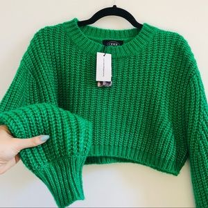 Brand new with tags soft green crop sweater! 💚 Size Medium, can also fit Small.